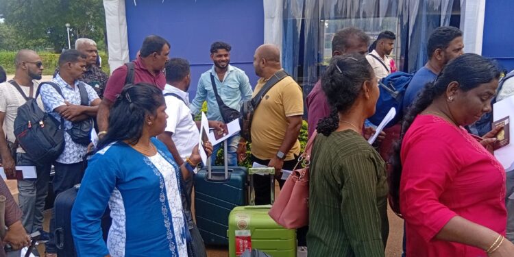 மாற்று அவயவங்கள் பொருத்துவதற்கு இந்தியா சென்ற 35 பயனாளிகள்