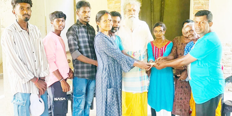 ஆலயங்களுக்கு உதவிகள் கையளிப்பு!