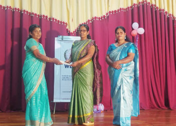 பெண்கள் வாழ்வுரிமைச் சங்கத்தின் உறுப்பினர்களுக்கு சான்றிதழ் வழங்கல்