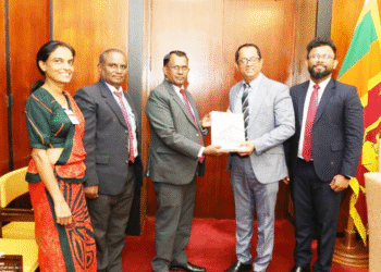 கணக்காய்வாளர் நாயகத்தின் அறிக்கை சபாநாயகரிடம் கையளிப்பு!