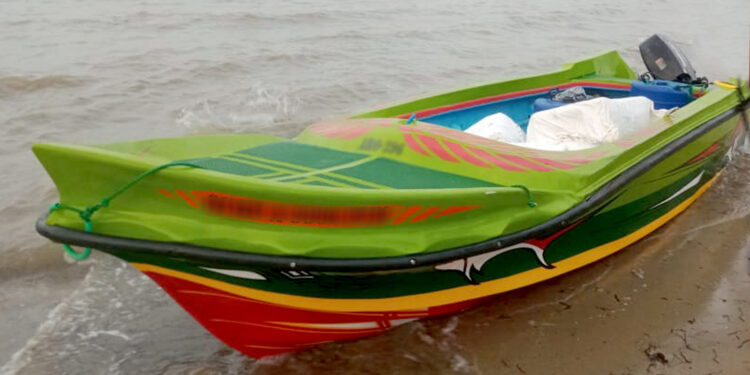 சட்டவிரோதமாக கொண்டுவரப்பட்ட மருந்து மாத்திரைகள், திரவங்கள், களிம்புகளுடன் நால்வர் கைது!