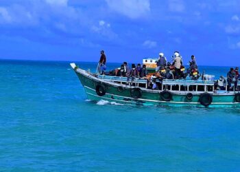 நயினாதீவுக்கான படகுச் சேவை திடீரென நிறுத்தம்!