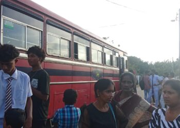 யாழ். இ.போ.ச பஸ் பழுது : பயணிகள் பாதிப்பு!