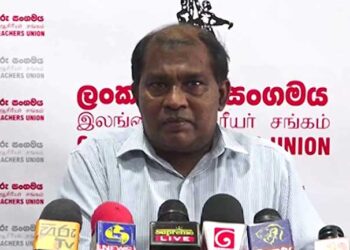 கல்வியில் அரசின் – சர்வாதிகார முடிவுகளுக்கு எதிராக அதிபர்கள், ஆசிரியர்கள் போராட்டம்!