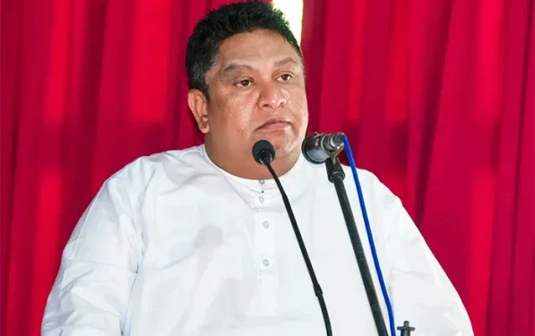 அதிகப்படியான நெரிசலால் சிறைகளில் பாரிய குழப்பங்கள் ஏற்படக் கூடும் : சாமர சம்பத்