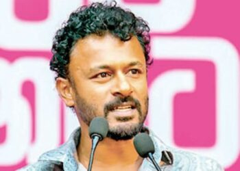 அரசின் சாதனைகளில் திருப்தி அடையவில்லை