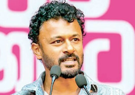 அரசின் சாதனைகளில் திருப்தி அடையவில்லை