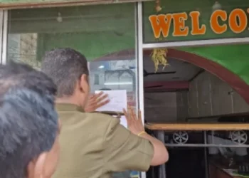 வவுனியாவில் சுகாதார சீர்கேட்டுடன் இயங்கிய உணவகங்கள் பூட்டு!