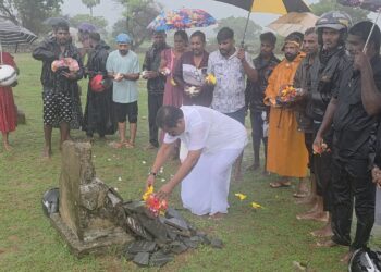 மாவீரர் துயிலுமில்லத்தில் அஞ்சலி செலுத்திய சிறீதரன் எம்.பி.