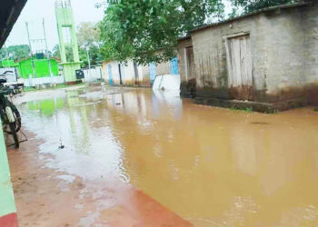 வெள்ளத்தில் மிதக்கும் பளை பொதுச் சந்தை