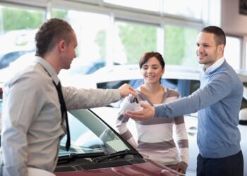 முறையான அனுமதிப்பத்திரமின்றி வெளிநாட்டவர்கள் எந்தவொரு வாகனத்தையும் ஓட்ட முடியாது