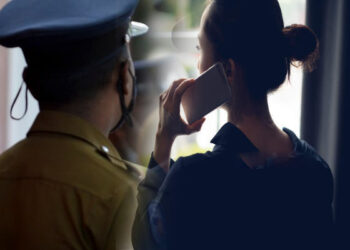 சந்தேக நபரின் மனைவிக்கு தகவல் வழங்கிய பொலிஸ் சார்ஜன்ட் பணி இடைநீக்கம்