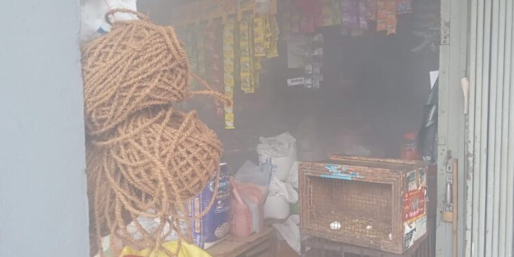 வெல்டிங் தீப்பொறியினால் கடை எரிந்து நாசம்!