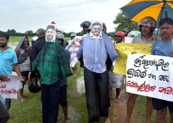 முத்துநகர் விவசாயிகள் கொடும்பாவி எரித்து நேற்று போராட்டம்