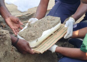 செம்மணியில் மீட்கப்பட்ட செருப்பு!