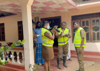 மனைவியை கோடரியால் வெட்டிய கணவன் கிணற்றில் குதித்து பலி!