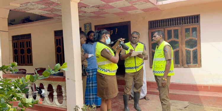 மனைவியை கோடரியால் வெட்டிய கணவன் கிணற்றில் குதித்து பலி!