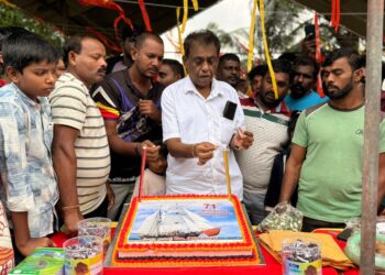 வல்வெட்டித்துறையில் கோலாகலமாகக் கொண்டாடப்பட்ட தமிழீழ விடுதலைப் புலிகளின் தலைவரின் பிறந்ததினம்