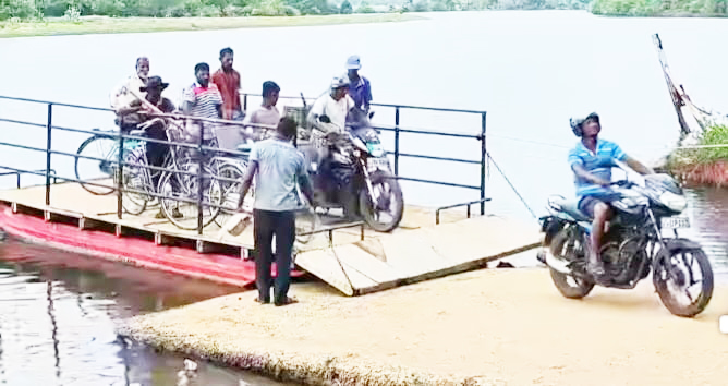 ஆபத்தாக மாறியிருக்கும் இழுவைப் படகு சேவை