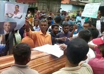 மலையகத்தில் மக்கள் சவப்பெட்டி போராட்டம்