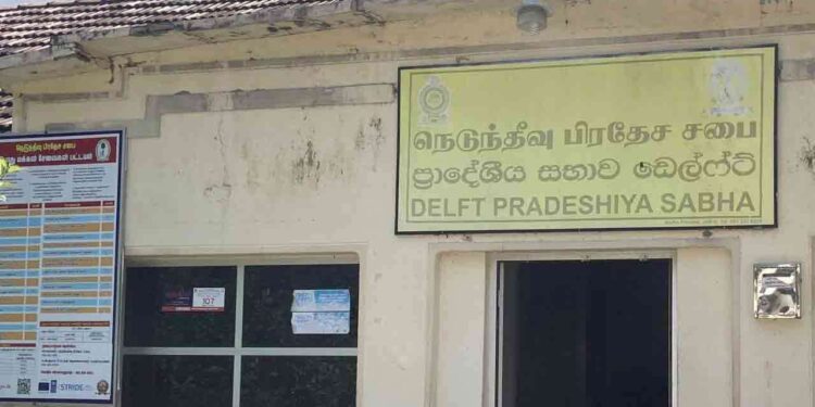 நெடுந்தீவு பிரதேசசபை தவிசாளர் அடங்கலாக 6 பேர் கைது!