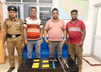 யாழில் பொலிஸார் திடீர் சோதனை : வாள் – போதைப் பொருளுடன் 9 சந்தேகநபர்கள் கைது!