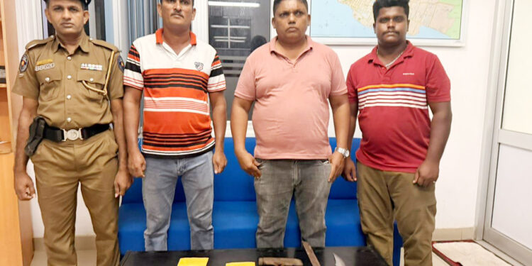 யாழில் பொலிஸார் திடீர் சோதனை : வாள் – போதைப் பொருளுடன் 9 சந்தேகநபர்கள் கைது!