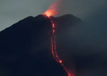 செமெரு எரிமலை சீற்றம்
