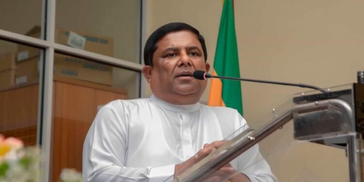 அரச ஊழியர்கள் விதிமுறைகளின்படி செயல்பட வேண்டும் : வஜிர அபேவர்த்தன