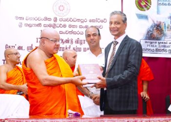 கோட்டை ஸ்ரீ கல்யாணி சாமக்ரீ தர்ம மகா சங்க சபையால் யாழ். பொதுநூலகத்துக்கு புத்தகங்கள்!