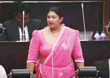 பிரதி அமைச்சர்கள் சிலர் பூச்சி உண்ணும் பூக்கள்