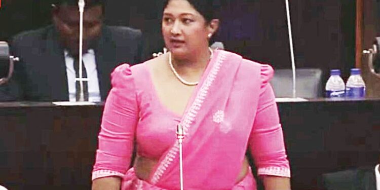 பிரதி அமைச்சர்கள் சிலர் பூச்சி உண்ணும் பூக்கள்