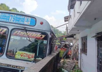 கம்பளை – கண்டி வீதியில் விபத்து : ஒருவர் பலி!