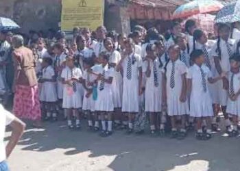 பாடசாலை காணியை உரிமை கோரிய பிரதேச சபை உறுப்பினர் – மாணவர்கள், பெற்றோர் ஆர்ப்பாட்டம்