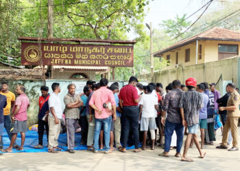 வீதியில் நிற்பவர்களை சந்திக்க தயாரில்லையாம்