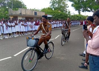 வேலணை மத்தி மாணவர்களுக்கு பொலிஸாரால் விழிப்புணர்வு!