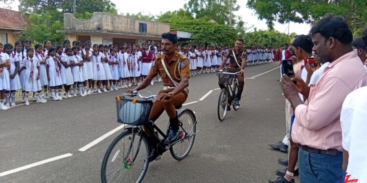 வேலணை மத்தி மாணவர்களுக்கு பொலிஸாரால் விழிப்புணர்வு!
