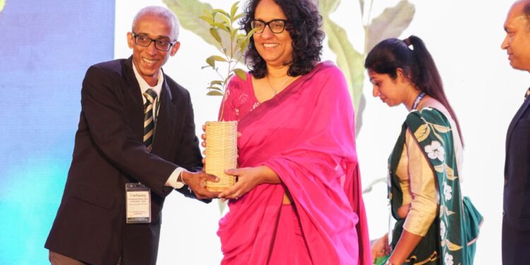 பெருந்தோட்ட சமூகத்தின் வாழ்க்கைத் தரத்தை மேம்படுத்த வேண்டும் என்பதில் அரசாங்கம் உறுதி – பிரதமர்