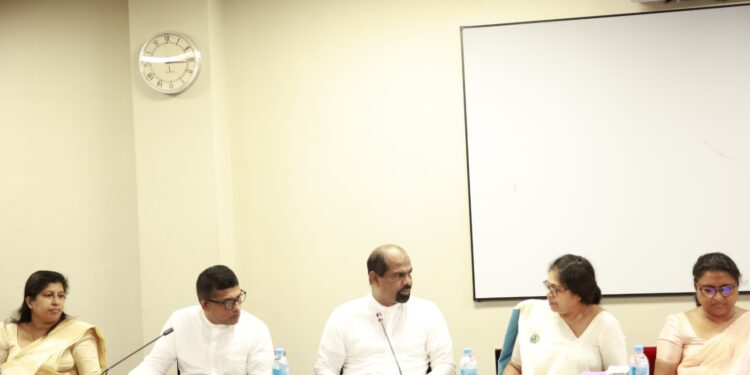 முறையான சம்பளக் கட்டமைப்பைத் தயாரிப்பது தொடர்பான இடைக்கால அறிக்கை கையளிக்கப்படும்