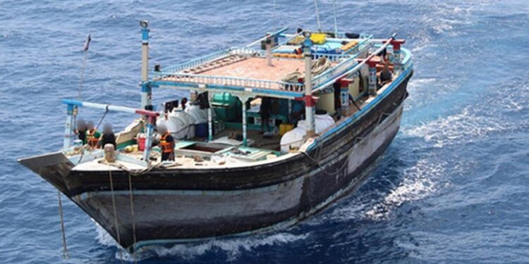 போதைப்பொருள் கடத்தலில் ஈடுபட்ட மீன்பிடிப் படகு !