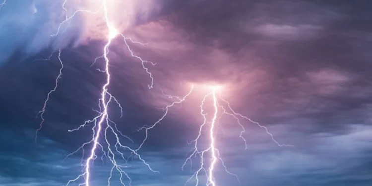 கடும் மின்னல் தாக்கம் : பொதுமக்களுக்கு எச்சரிக்கை!