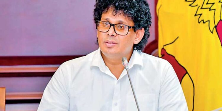 தோட்டத் தொழிலாளிக்கு ஒருநாள் வேலைக்கான வருகைக் கொடுப்பனவு ரூ.200 வழங்க வேண்டும் : வசந்த சமரசிங்க