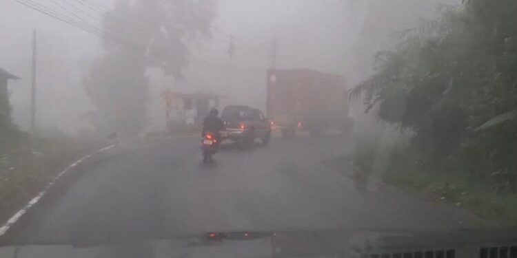 ஹட்டன் – கொழும்பு பிரதான வீதியில் கடுமையான மூடுபனி