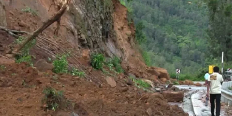 UPDATE : பதுளையில் மண்சரிவு : 21 பேர் உயிரிழப்பு!