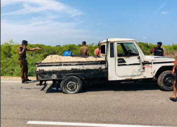 மணல் கடத்தல் : கப் ரக வாகனம் மடக்கிப்பிடிப்பு