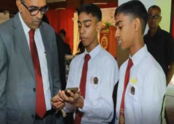 ஏஐ ரோபோவை உருவாக்கிய மாணவர்களுக்கு தொழில்நுட்ப அமைச்சினால் அங்கீகாரம்!