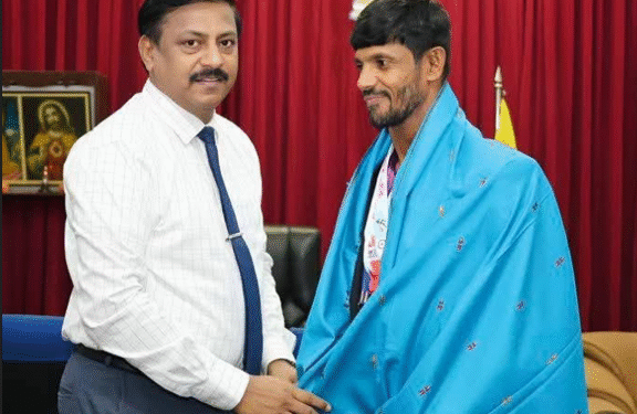 யாழில் கௌரவிக்கப்பட்ட சாதனை வீரர்!