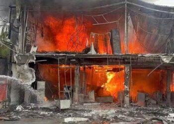 வவுனியாவில் இலத்திரனியல் காட்சியறையில் தீ பரவல்