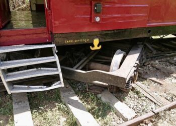 ரயில் தடம் புரண்டதையடுத்து ரயில் போக்குவரத்து பாதிப்பு