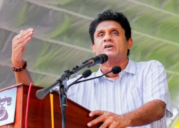 எம்.பி.களை பாம்புகளில் இருந்து பாதுகாக்கவும்